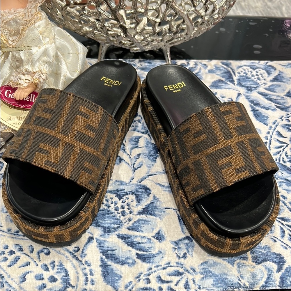 FENDI Roma  LOGO Slides